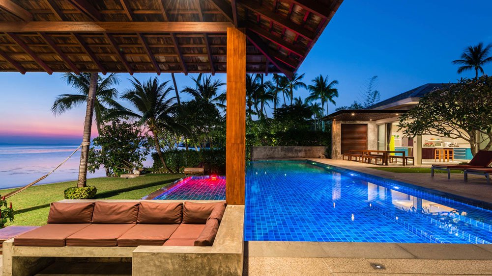 Inasia - Pool area and bale